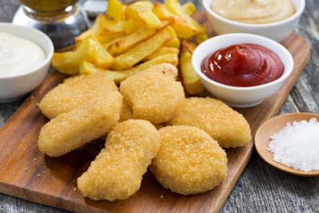 Kipnuggets zijn te vermijden ongezonde voedingsmiddelen