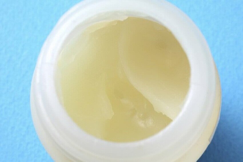 Behandelingen voor dikkere wenkbrauwen: vaseline