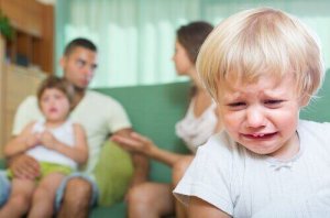 De gevolgen van ruziemaken waar je kinderen bij zijn