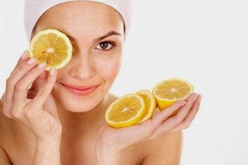 Sinaasappels helpen tegen een droge en gebarsten huid