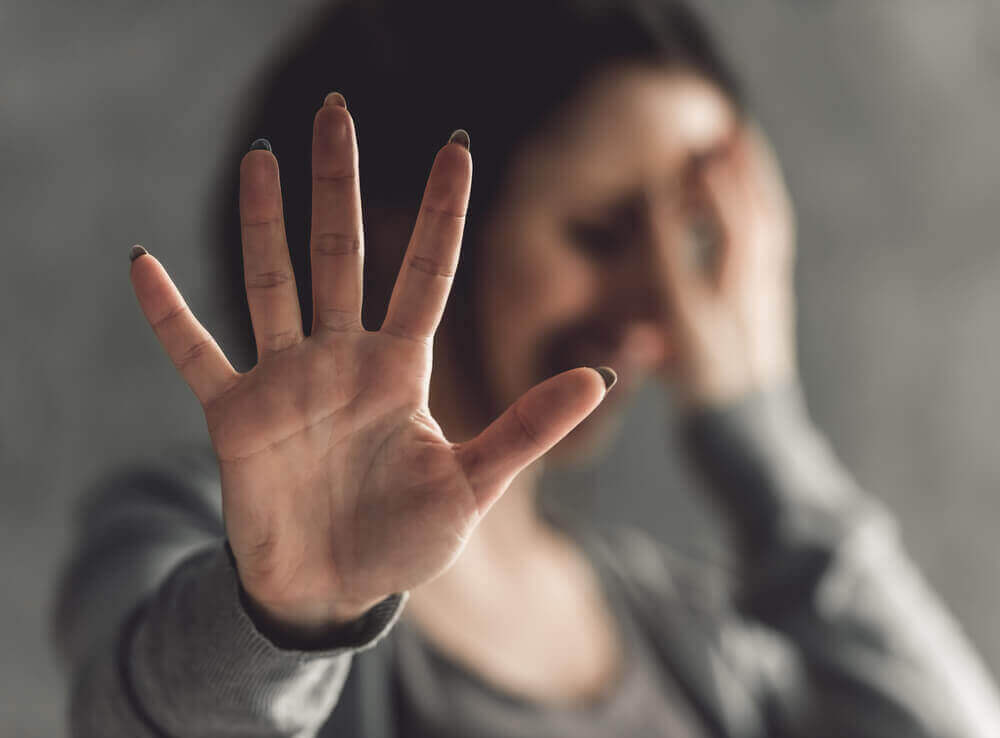 Vrouw verdedigt zichzelf tegen seksueel misbruik