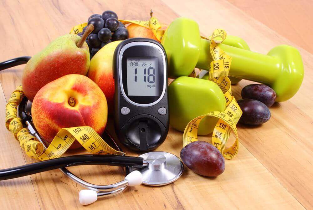 Fruit, stopwatch, stethoscoop en gewichten