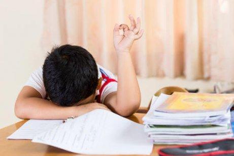 Laat naar bed gaan veroorzaakt vermoeidheid