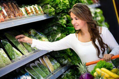 Gezond te eten met een beperkt budget door naar de markt te gaan