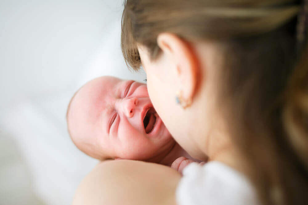 Je baby te lang laten huilen is een van de dingen die je nooit moet doen met een baby