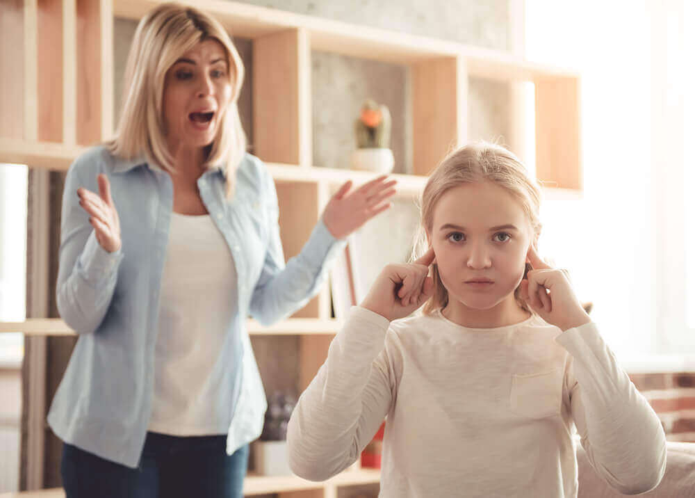 Moeder die boos is op haar dochter