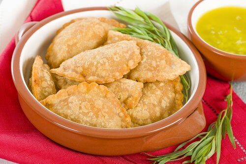 Gefrituurde mini-empanadas 