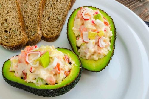 Gevulde avocado kan perfect dienen als caloriearm diner