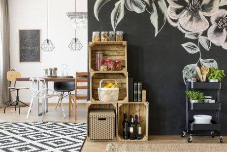 Houten kisten zijn prachtig in de keuken