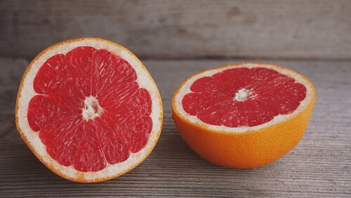Diabetes voorkomen: opengesneden grapefruit