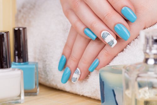 Nagels met semi-permanente nagellak