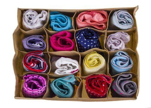 Deze kledingopberger is perfect voor al je kleine kledingstukken