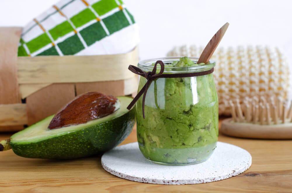 Lichaamsscrubs met banaan en avocado voor de droge huid