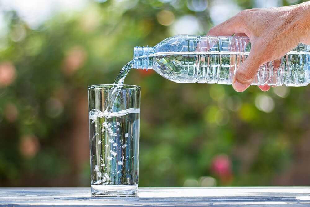 Drink water om een urineweginfectie te behandelen