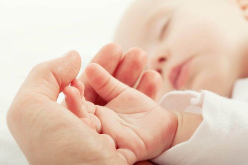 Warmte-uitslag bij baby's voorkomen zorgt voor een betere slaap