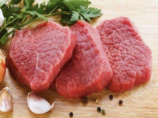 Rood vlees is voedsel dat slecht is voor de spijsvertering