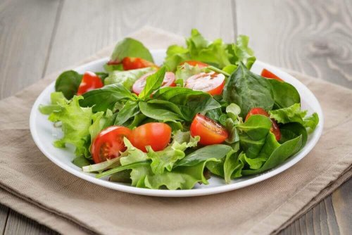 Salade met tomaat