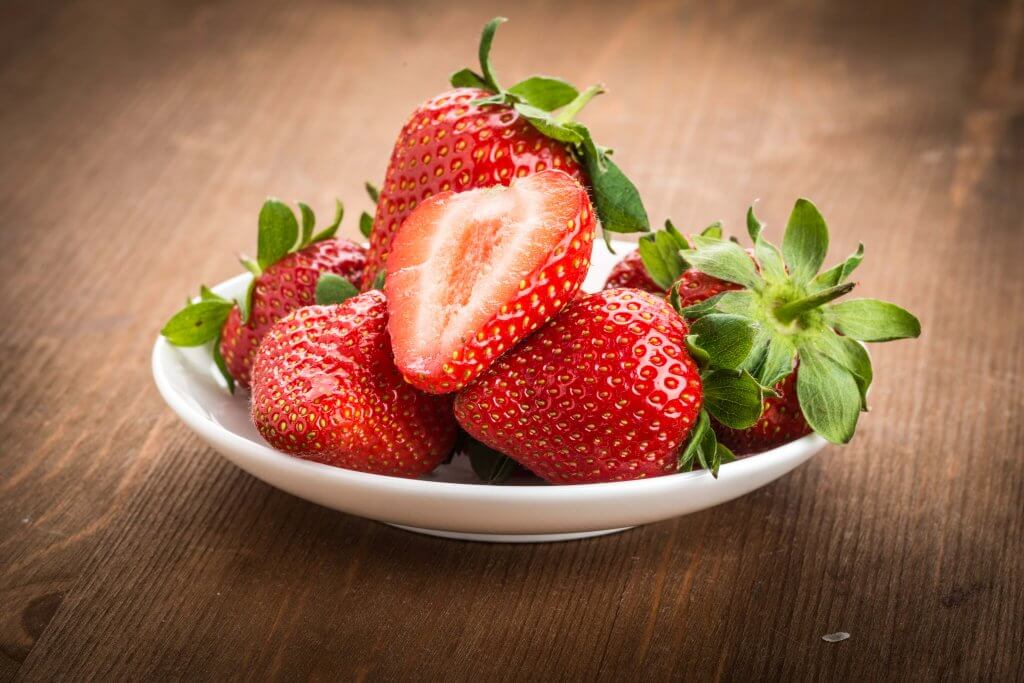 Schaaltje met aardbeien