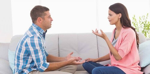 Anderen in een gesprek niet onderbreken