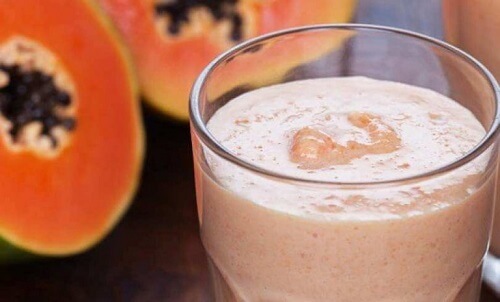 Ontgiftende smoothie met papaja en chiazaden