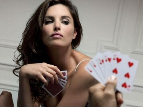 Speel strippoker met je partner