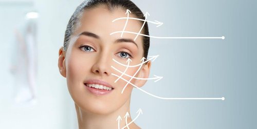 Vrouw krijgt draadlift behandeling