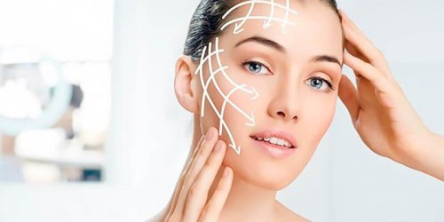 Vrouw met strakke huid