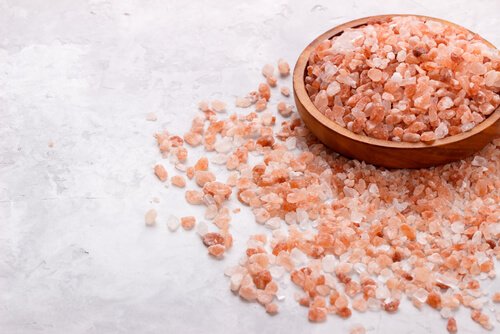Bakje met Himalaya zout