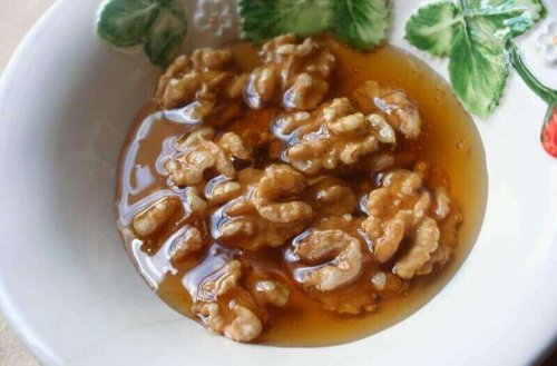 Honing gemengd met noten