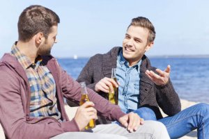 Twee vrienden aan het chillen