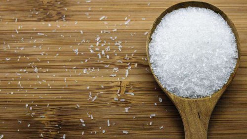 Een lepel mononatriumglutamaat