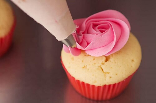 Cupcakes met aardbei en vanille
