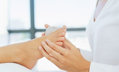 Eelt op de voeten verwijderen