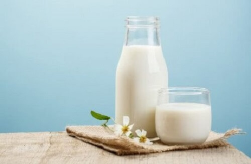 Gebruik melk om de oksels lichter te maken