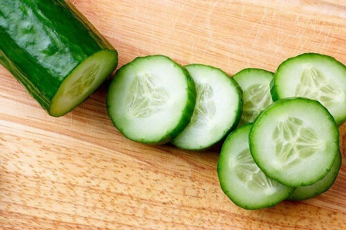 Komkommer kan helpen bij vlekken onder de oksels
