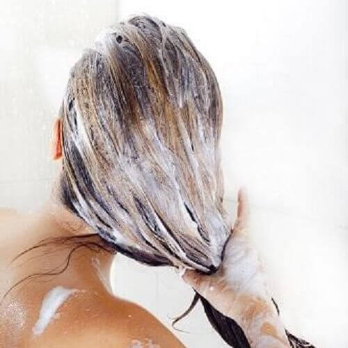 Maak zelf een natuurlijke shampoo