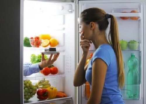 Redenen waarom we 's avonds te veel eten