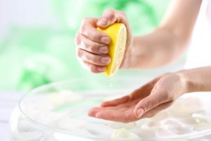 De huid op je handen lichter maken met natuurlijke remedies