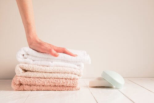 Handdoeken en stukjes zeep