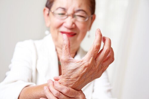 Vrouw met artritis