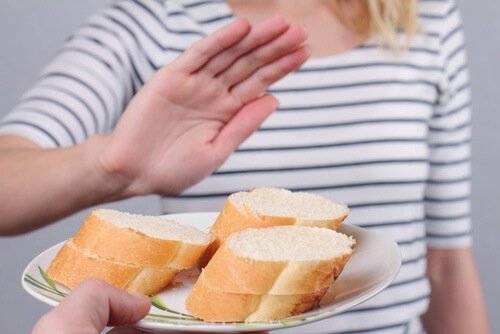 Vrouw zegt nee tegen brood