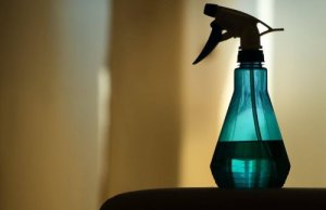 Deze 6 dingen kan je beter niet met witte azijn schoonmaken