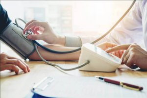 Een lage bloeddruk bestrijden met deze dieet-tips