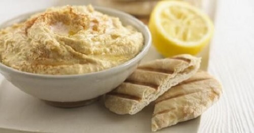 Een recept voor hummus van kikkererwten