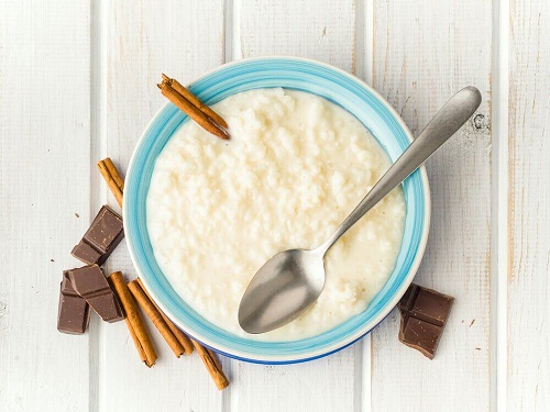 Hoe maak je een rijstpudding met weinig calorieën
