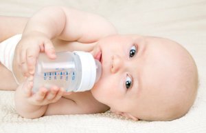 De Kassing-methode: fles- en borstvoeding combineren