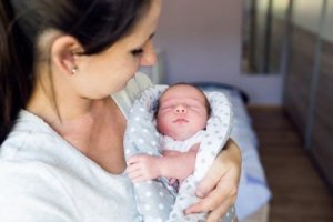 Mijn baby wil altijd vastgehouden worden. Waarom?