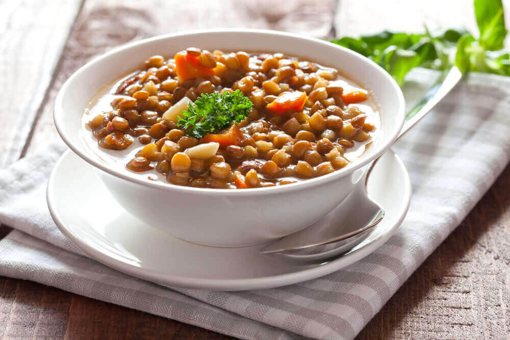 bord met peulvruchten gerecht