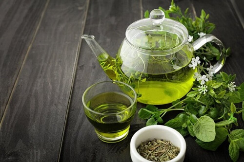 Groene thee is een gezond drankje voor de huid