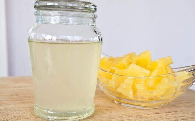 Zelf sap maken van ananas bij constipatie